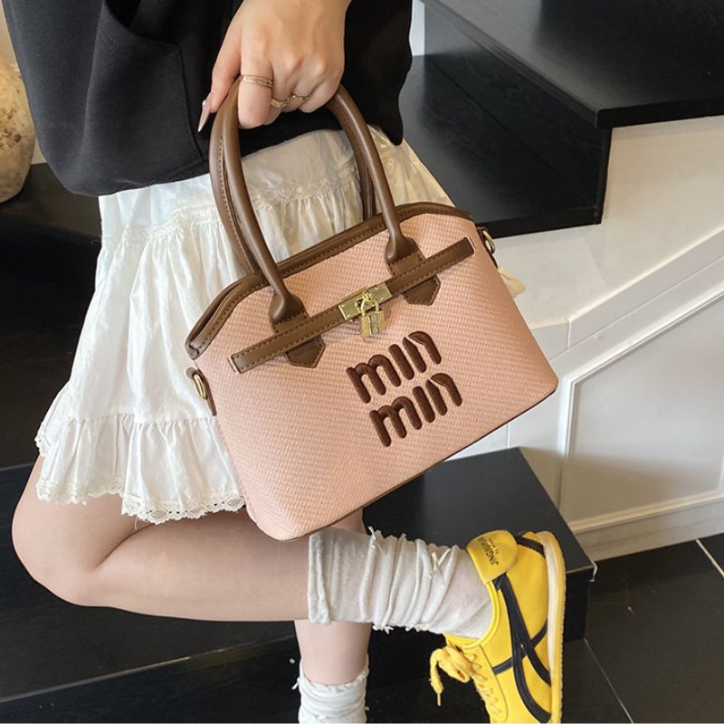 New Fashionable Style Trendy And Versatile Small Hand Bag