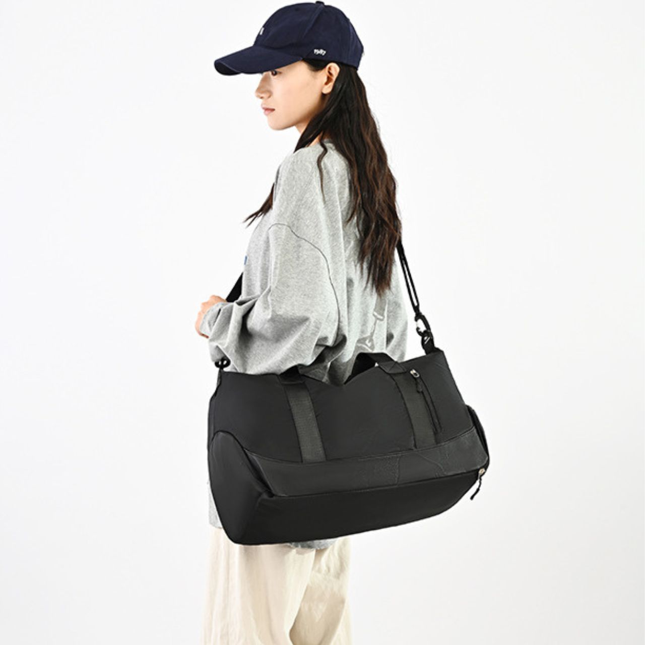 Large Capacity Gym & Yoga Duffel Bag Outdoor Sports Handbag for Men & Women