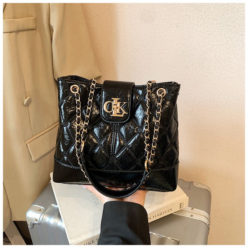 Elegant Chain Bucket Style Luxury Quilted Designer-Inspired Bag