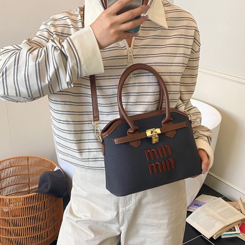New Fashionable Style Trendy And Versatile Small Hand Bag