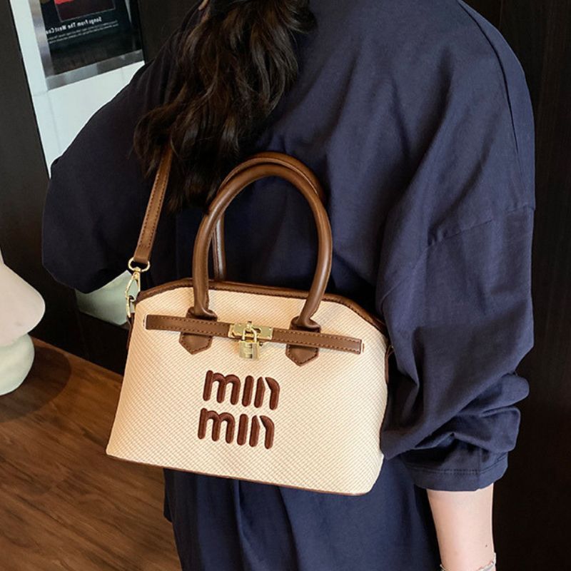 New Fashionable Style Trendy And Versatile Small Hand Bag