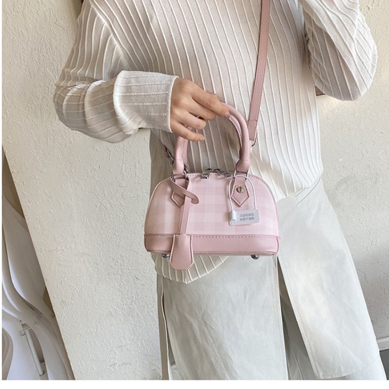 Elegant Checkered Shoulder Bag – Trendy Women's Crossbody Handbag