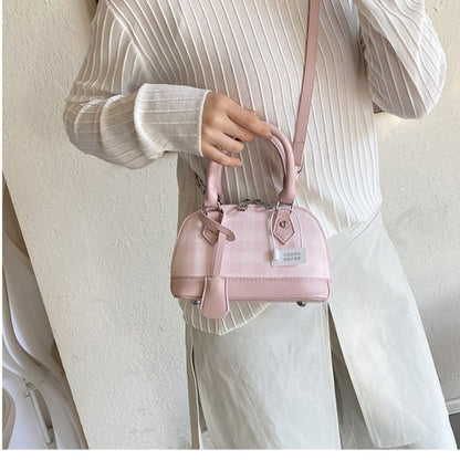 Elegant Checkered Shoulder Bag – Trendy Women's Crossbody Handbag